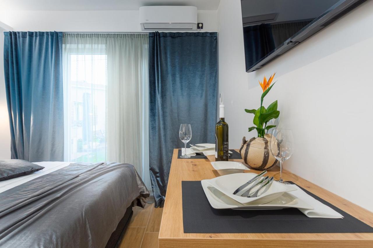 Studio Apartman Lilly With Private Parking In The Yard Of The House プーラ エクステリア 写真