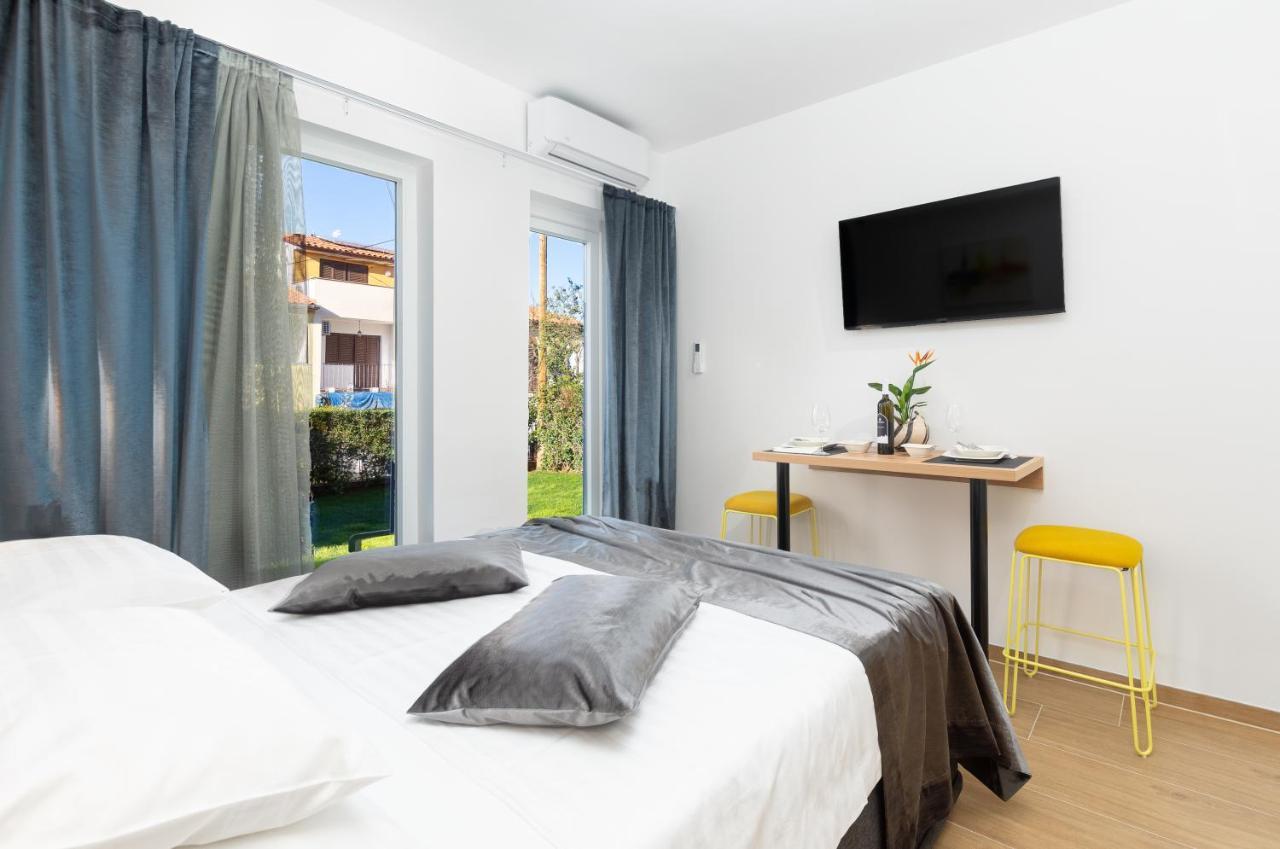 Studio Apartman Lilly With Private Parking In The Yard Of The House プーラ エクステリア 写真