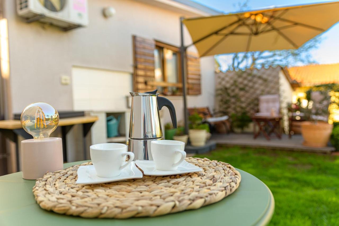 Studio Apartman Lilly With Private Parking In The Yard Of The House プーラ エクステリア 写真