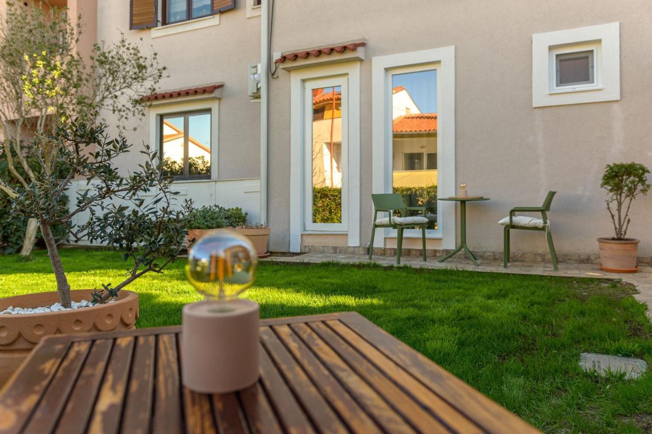 Studio Apartman Lilly With Private Parking In The Yard Of The House プーラ エクステリア 写真