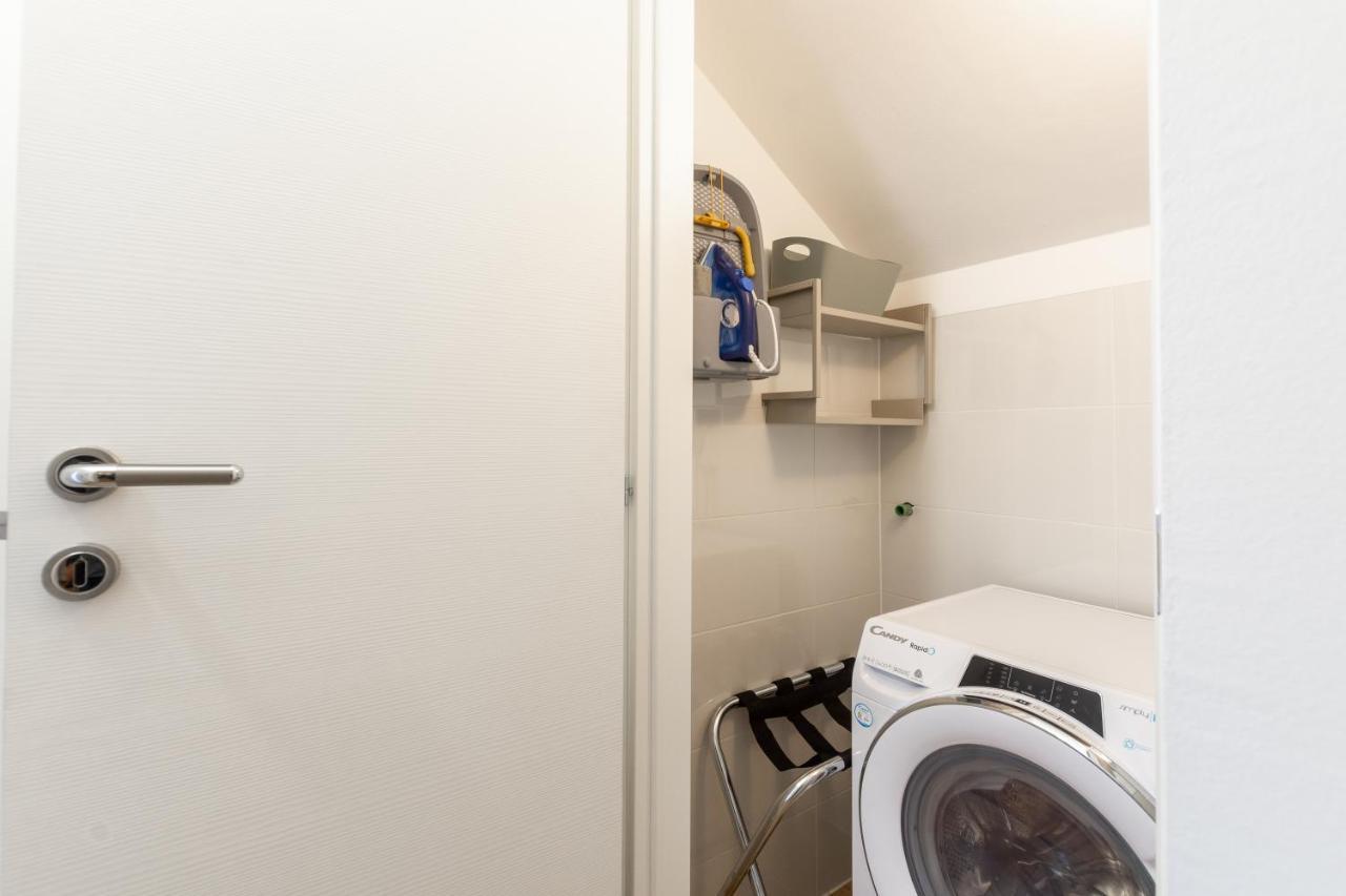 Studio Apartman Lilly With Private Parking In The Yard Of The House プーラ エクステリア 写真